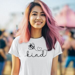 Bee Kind Short Sleeve Tee